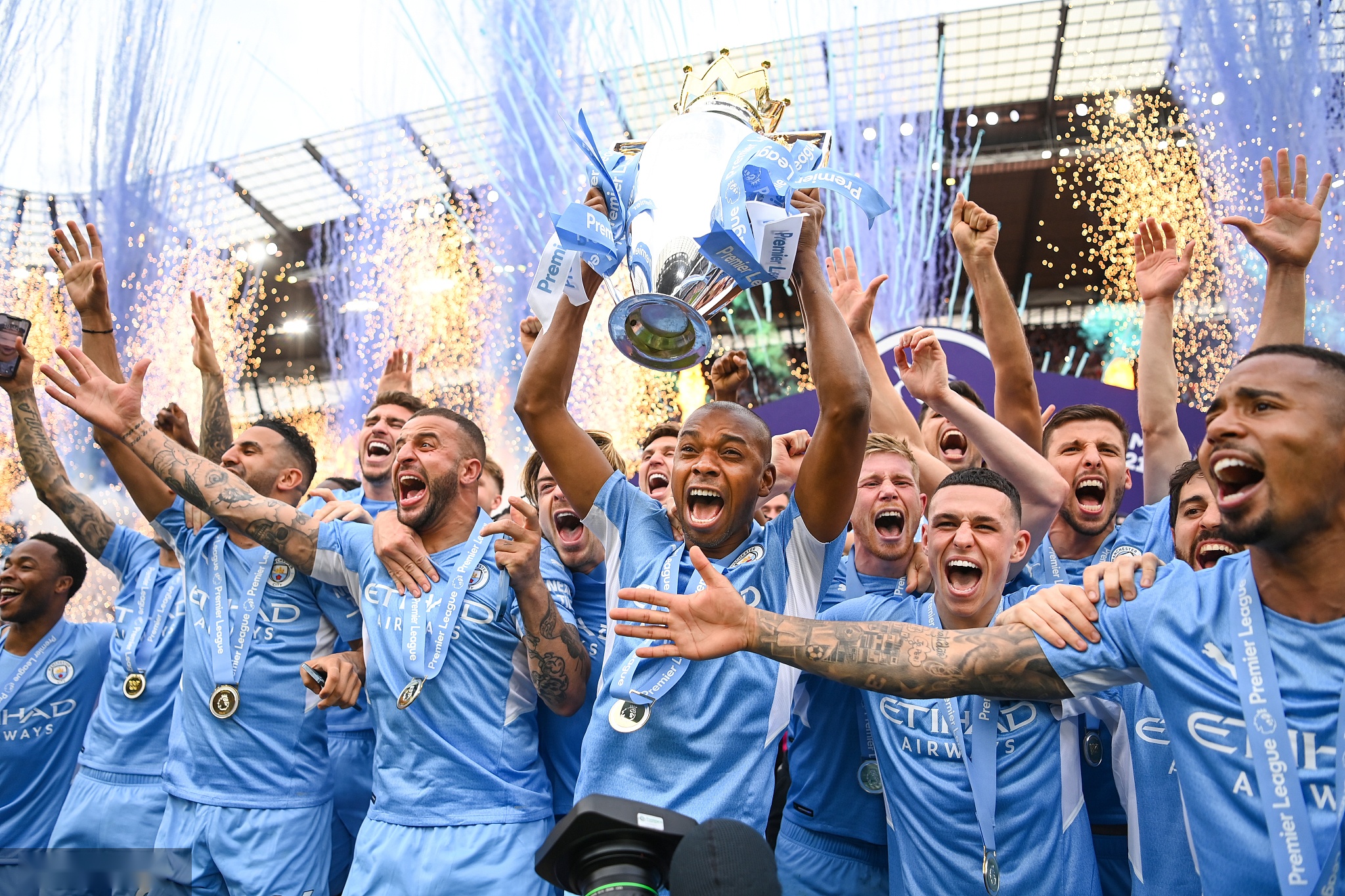 更彰显了林 更彰显了林